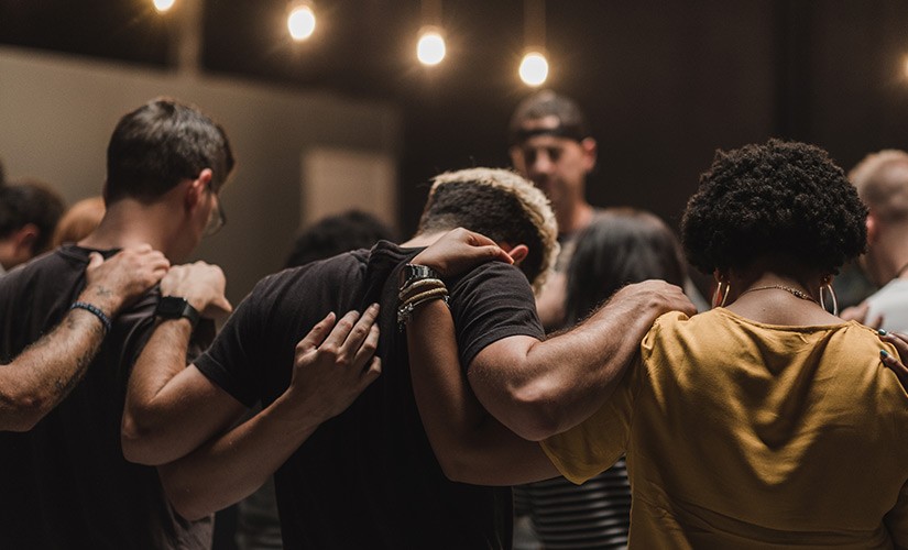 praying-for-wounded-hearts-to-be-healed
